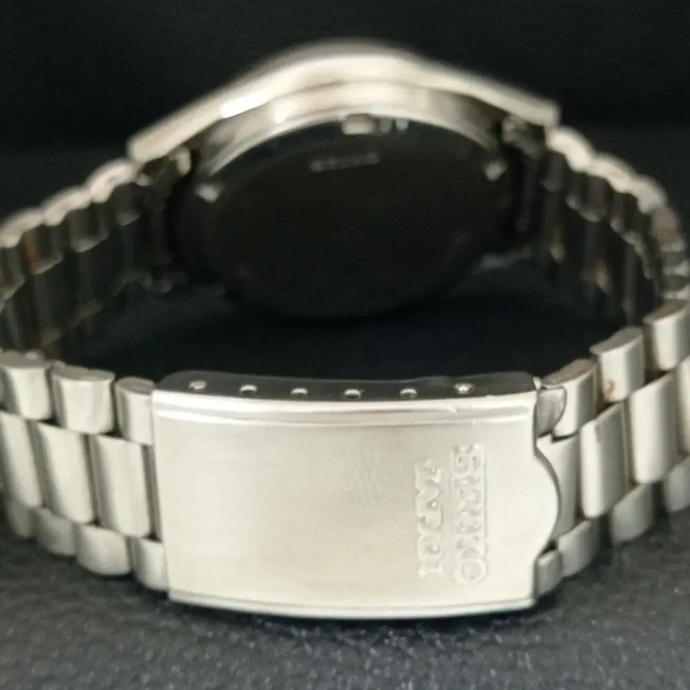 Vintage 1977 Seiko Automatic Mens Silver Watch W/daydate & Gold accents